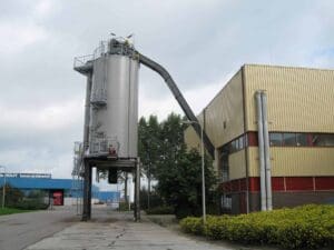 vertikal Trogkettenfoerderer - Abtransport des Filterkuchens zu einem Silo
